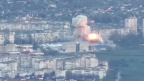 🤬🤬🤬 This morning, Russian forces launched airstrikes with guided boms on Kherson!