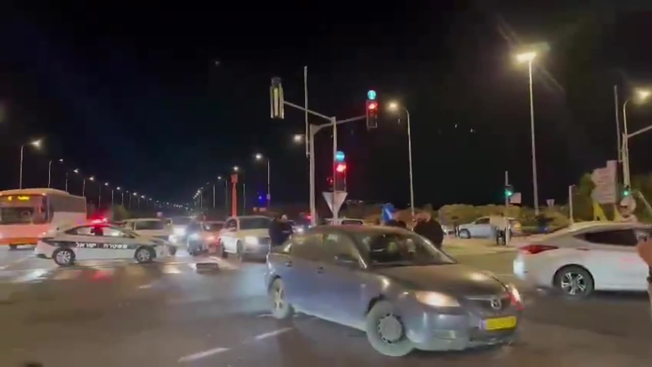 מפגינים בני העדה הדרוזית מוחים וחוסמים כבישים וצמתים בצפון על רקע הפגיעה בבני העדה בסוריה