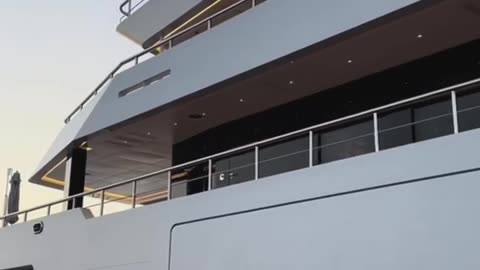 Sailing in Luxury: Yacht Life of the Ultra-Rich 🚤💎