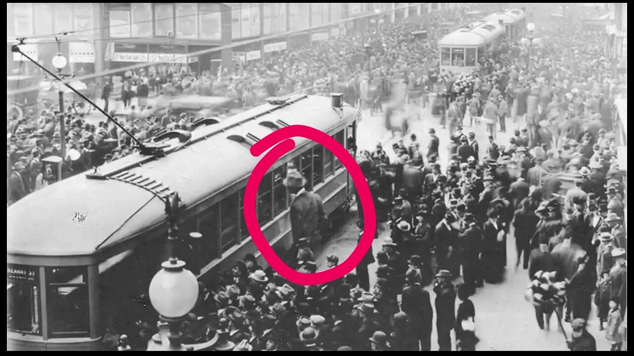 SOMETHING IS WRONG WITH THIS PHOTO! 💥