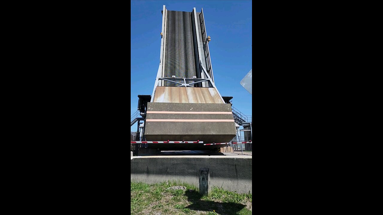 Drivers trying to "beat the bridge"