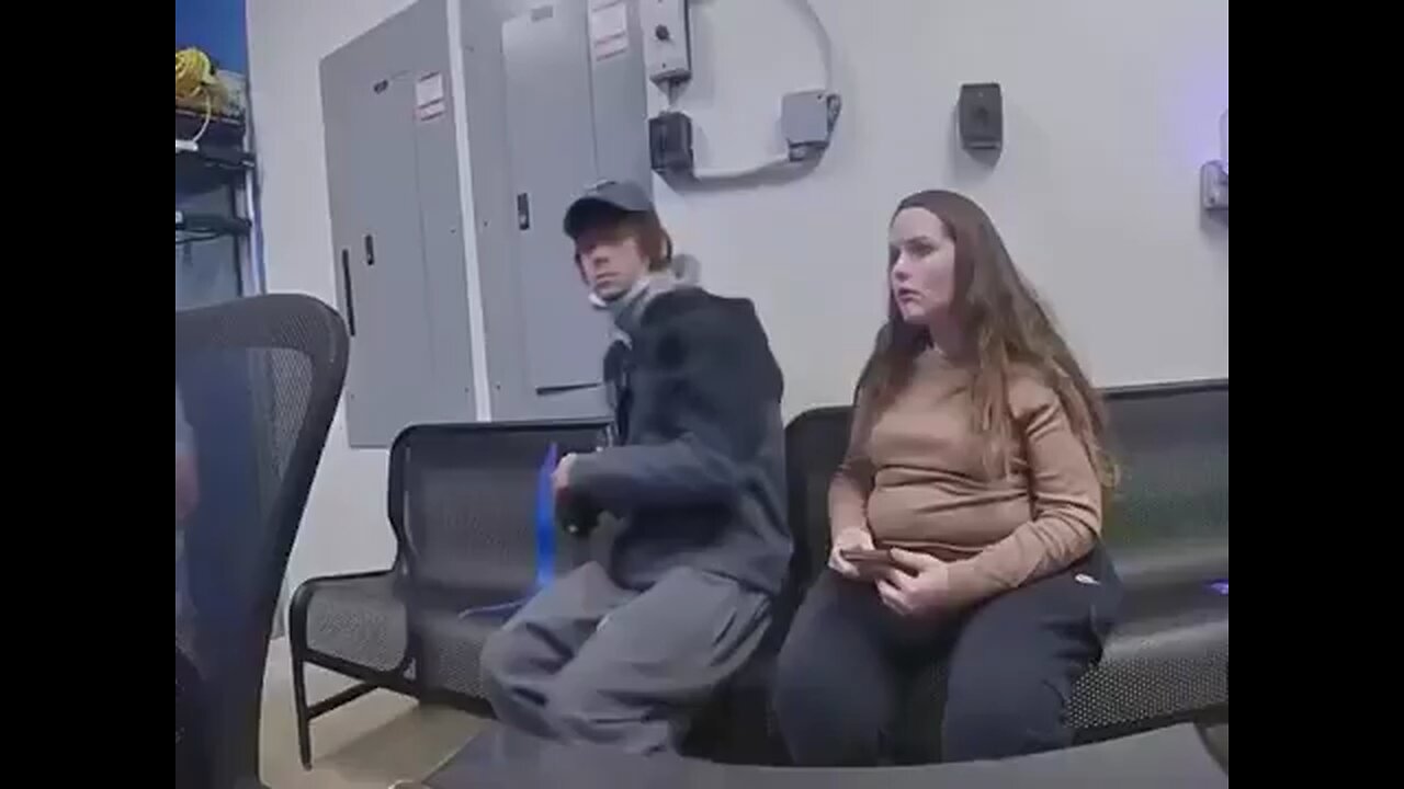 Guy was busted shoplifting and pulls a gun inside a walllmart