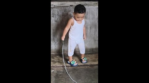 Nagguroy guroy si Isaiah sa kadena