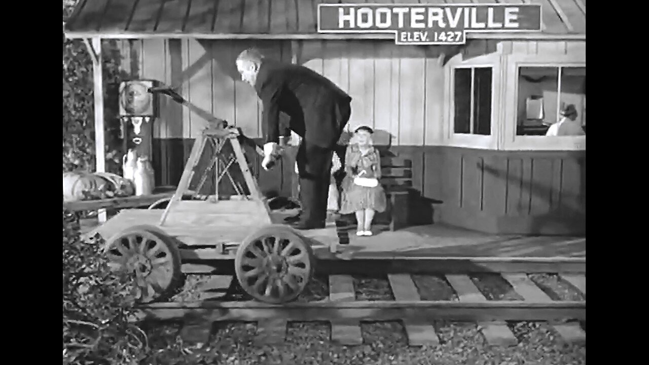 Petticoat Junction - S01E04 - Is There A Doctor In The Roundhouse? - 1963 - HD