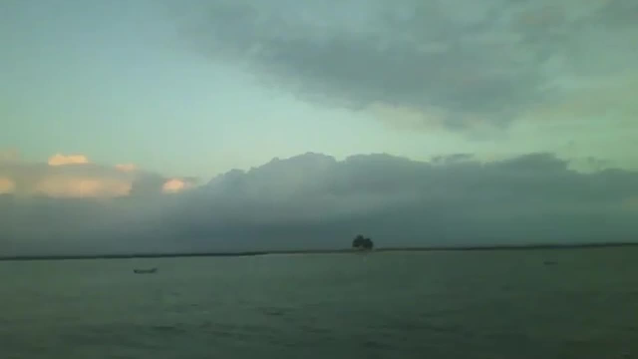Filming a small island in the middle of the sea at dusk! [Nature & Animals]