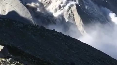 Massive Rock Avalanche Forces Evacuations in Swiss Alps