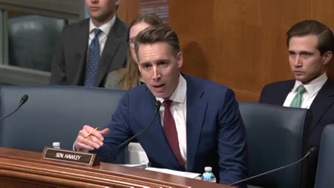 WATCH! Doctor REFUSES to answer Senator Hawley's simple question: "Can men get pregnant?”