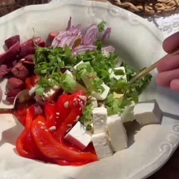 Salad with roasted peppers 🥗