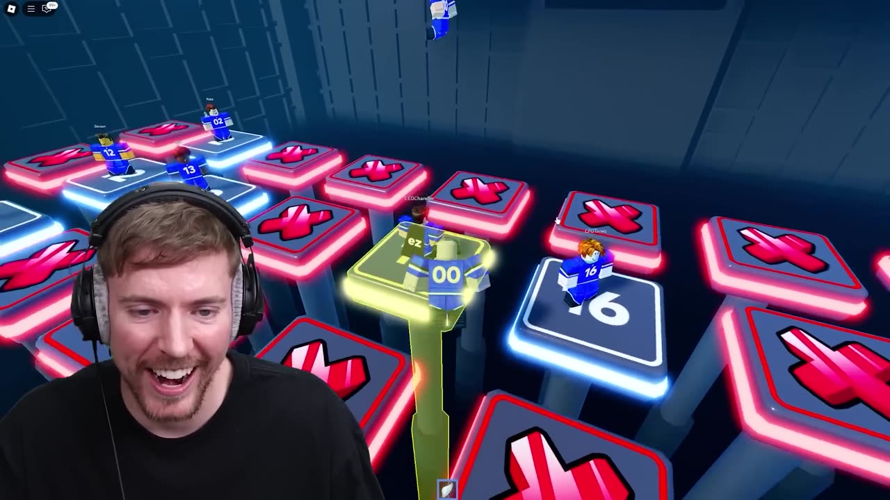 50 YouTubers Fight For $100,000