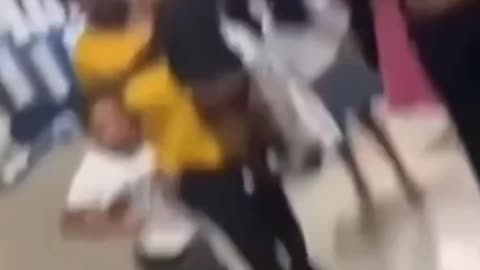 Fight breaks out between parents at an Arkansas kindergarten graduation