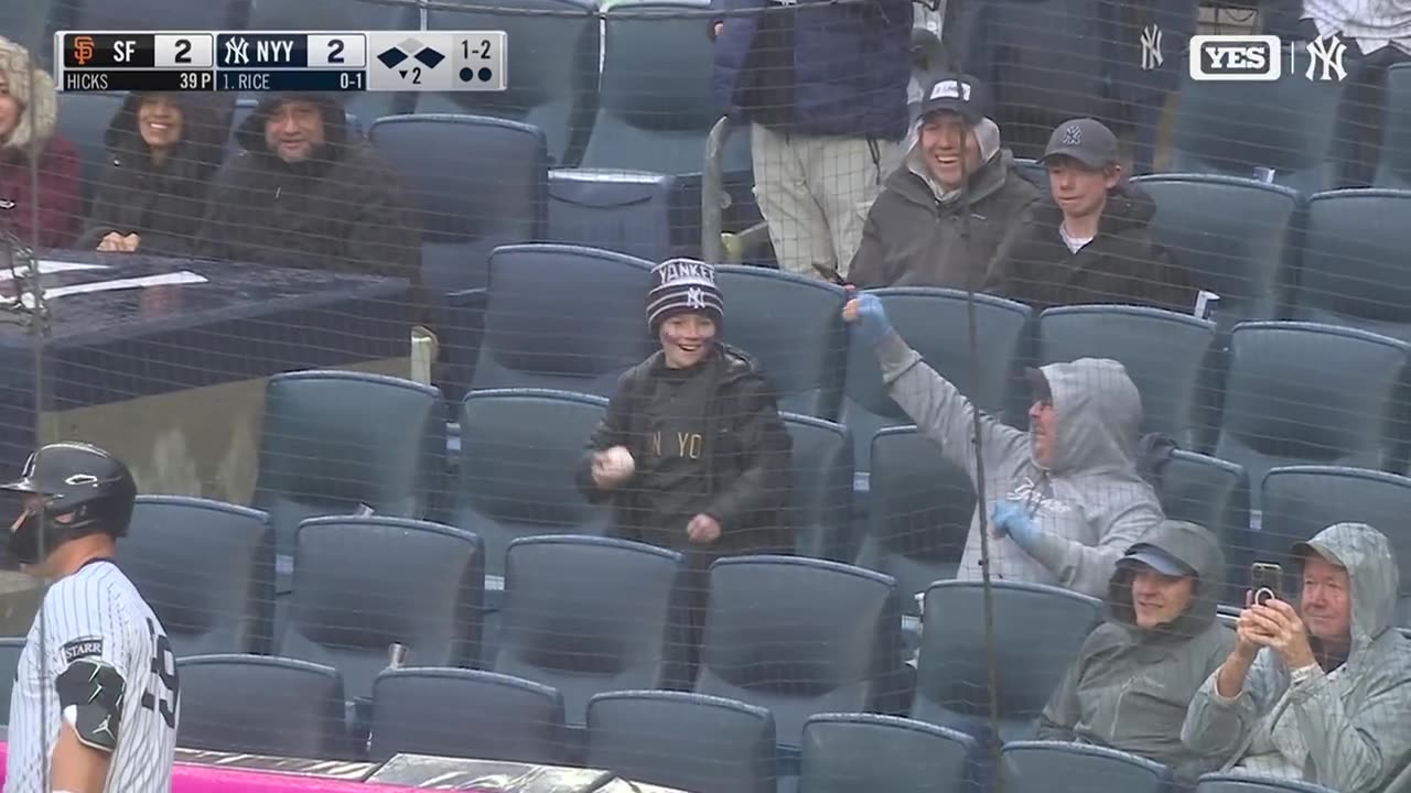 Aaron Judge gives a kid a souvenir! #aaronjudge #yankees #mlb