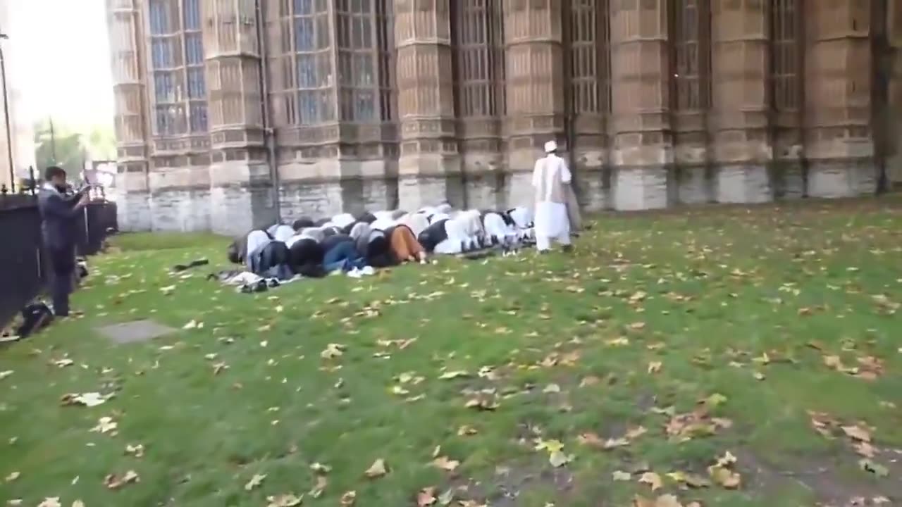 3000 mosques in this country