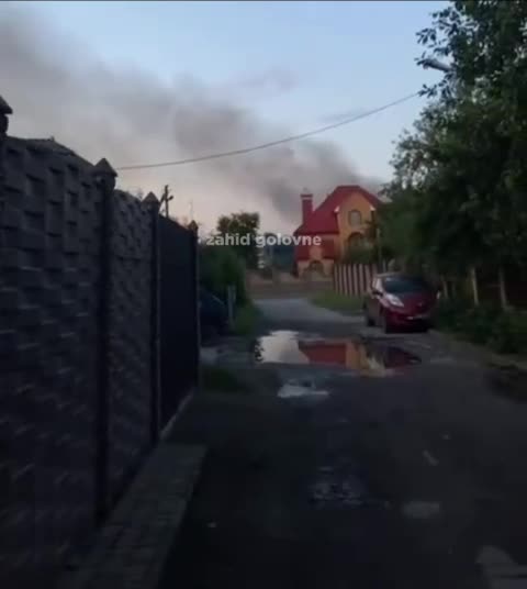 A Geran lands on a target in Lutsk. 🌒@EastCalling