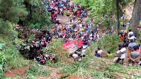 Over 20 dead as bus veers off cliff in Sri Lanka, police say