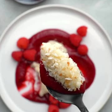 Rice pudding with coconut and raspberries 🍚