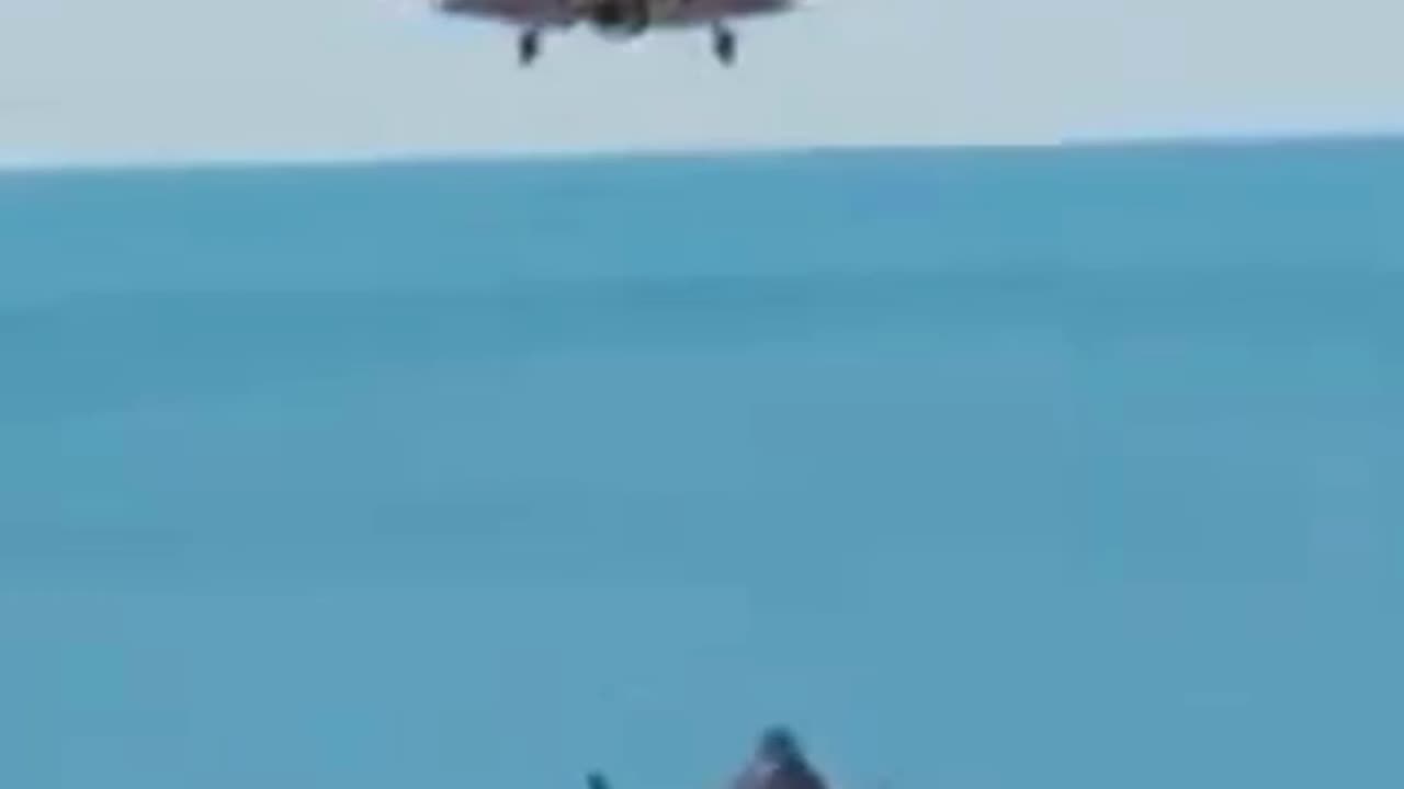 💋 Syncronized Fighters Takeoff