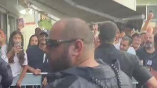 Look how Prime Minister Netanyahu is welcomed in the streets of Israel.