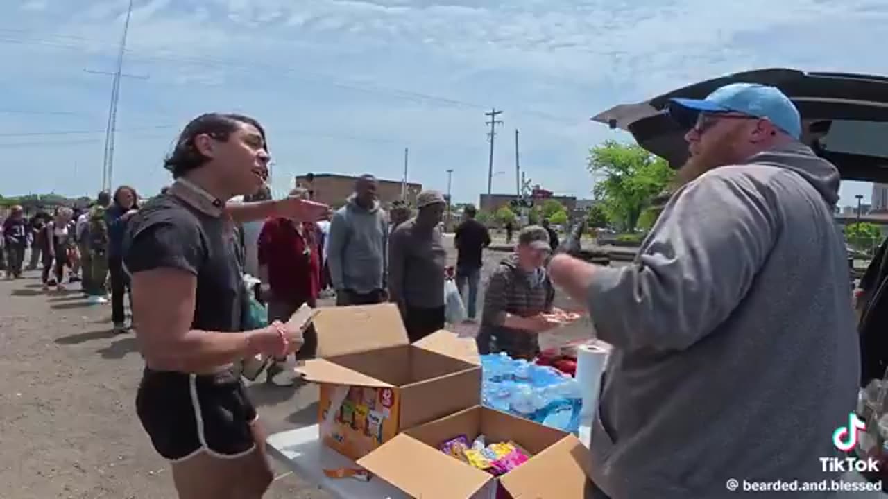 🤦♂️ This guy was feeding the homeless and was attacked by a liberal pronoun goon