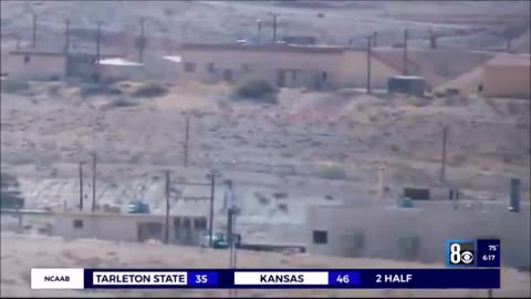 Des OVNIs survolent des personnes sur une base nucléaire