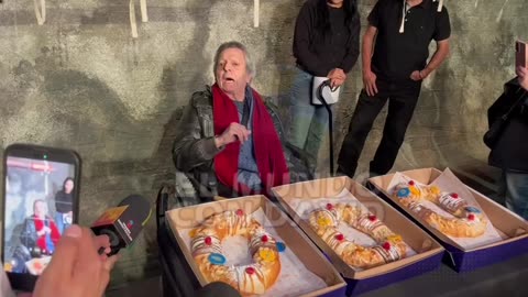 "¡CÉSAR BONO FRACTURADO pero IMPARABLE! 🎭 - Celebra 25 AÑOS de ÉXITO con HUMOR"