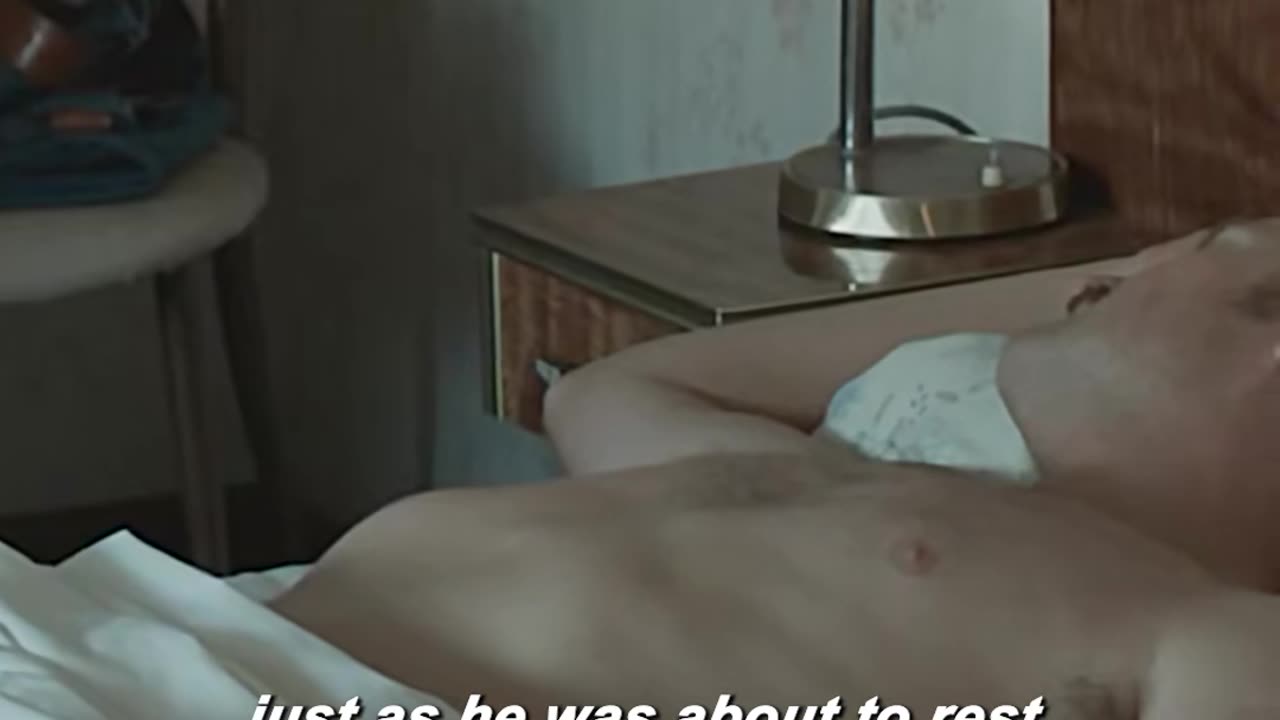 In order to prevent the man from violating her,the girl deliberately poops on the bed