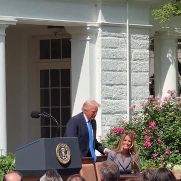 President never forgets to pull out the chair for FLOTUS ❤️ #USA