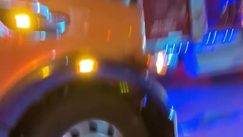 2 wrecks and a fight #reallifetruckers #truckinlifestyle #trucking #reallifetrucker #truckdriving