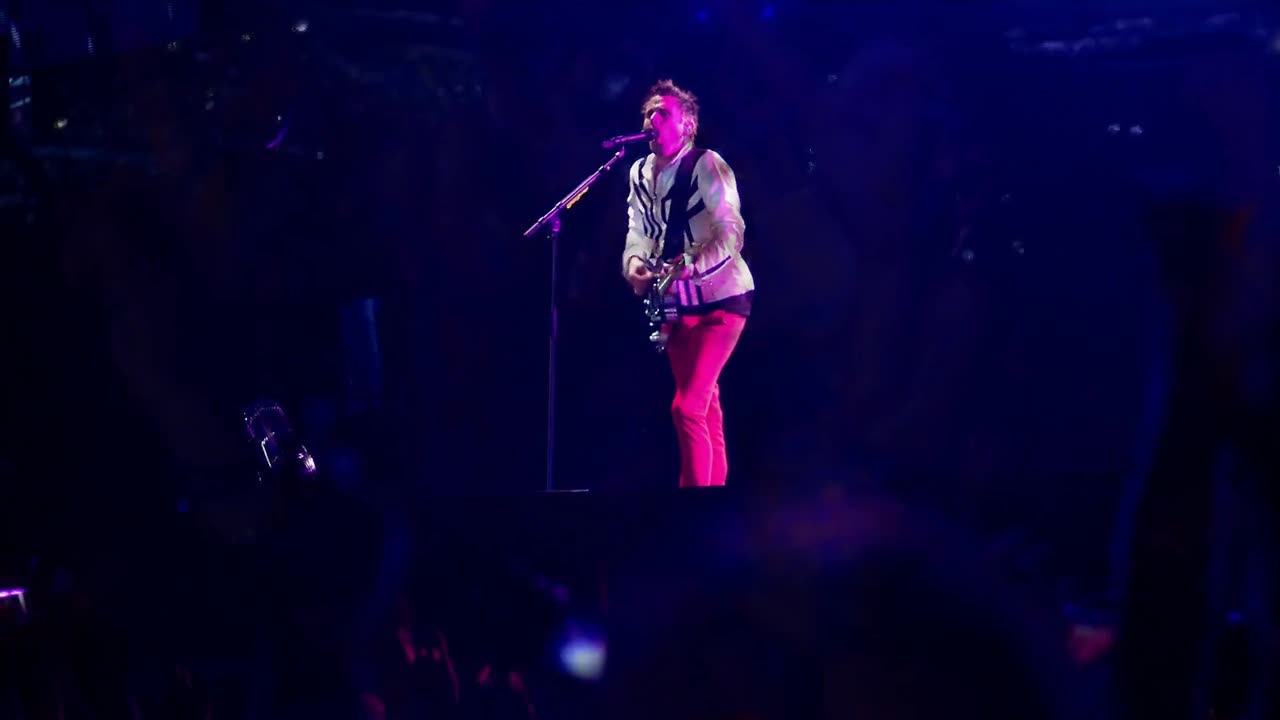 Plug In Baby (extended outro) - Muse (live)