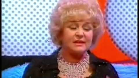 Lynne Perrie on The Word in 1994 interview and song!