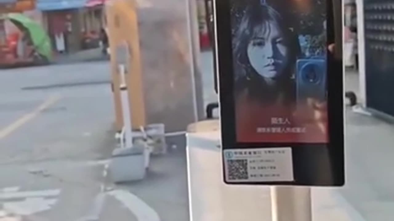 W Chinach obywatele muszą mieć biometryczny identyfikator cyfrowy aby...