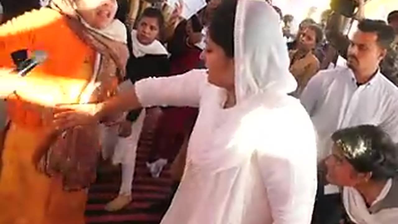 यीशु ने पास्टर Sonia Yoseph Narula जी की प्रार्थना के द्वारा बहनो को गैर भाषा से भरा