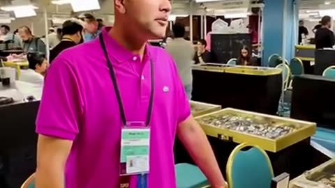 ¡Este reloj es jamón… pero sin patas! Regateo intenso en la joyería 🥩😂