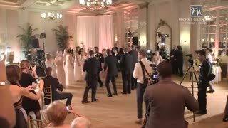 Incredible: Surprise Flash Mob Wedding Dance