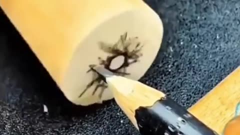 🧠🔍 Mind-Blowing Trick To Find The Center Of Any Wooden Log! | FeedMyCuriosity