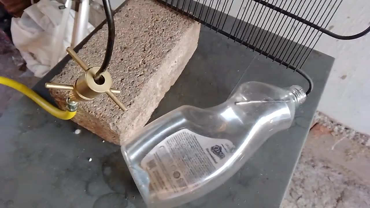 Condensadora limpeza com garrafa e flush