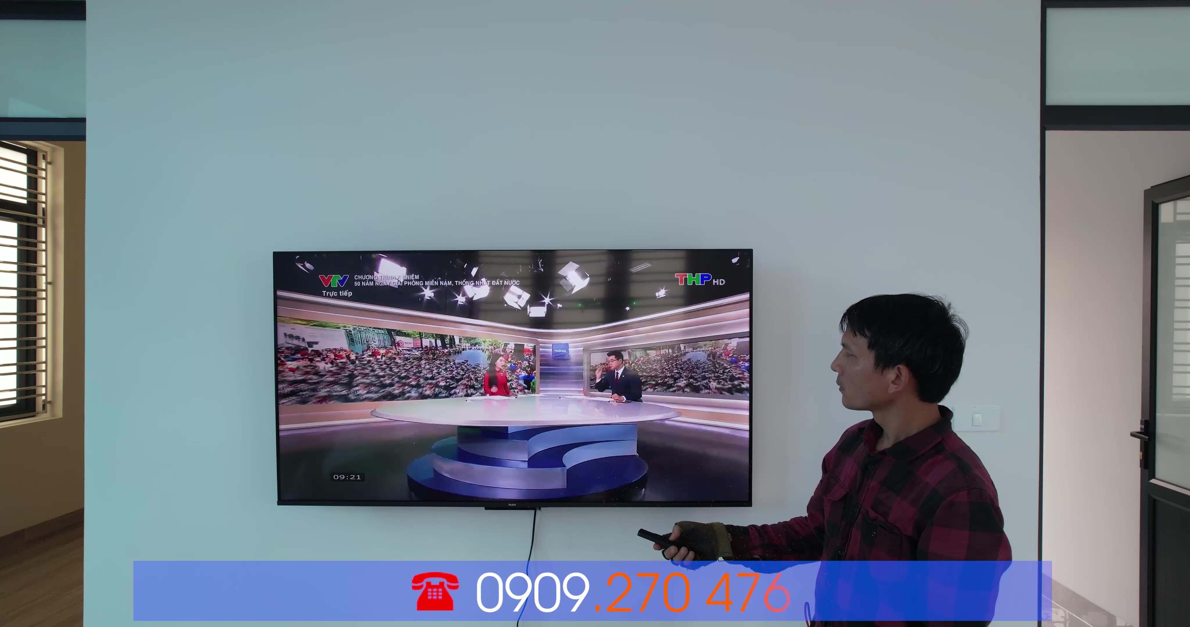 Lắp tivi xiaomi A Pro 55 inches từ sáng sớm cho khách hàng kịp xem Đại lễ diễu binh