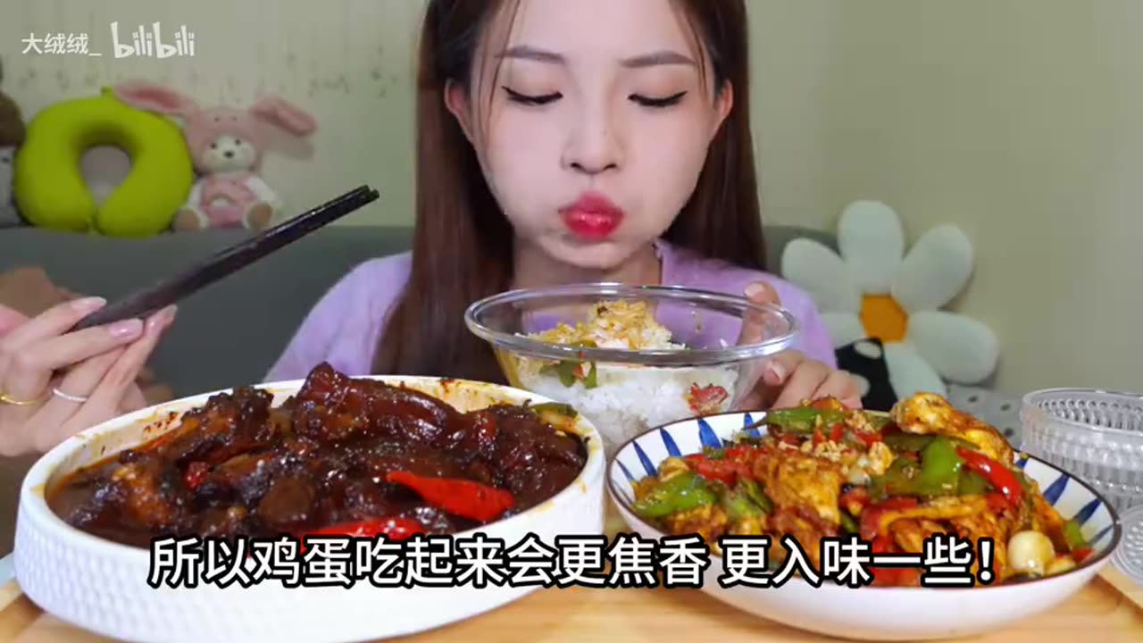 Too Fragrant to Handle! Spicy Braised Beef Tendons with Green Peppers and Fried Eggs