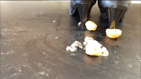 Muffin Crushhing in High Heel Boots