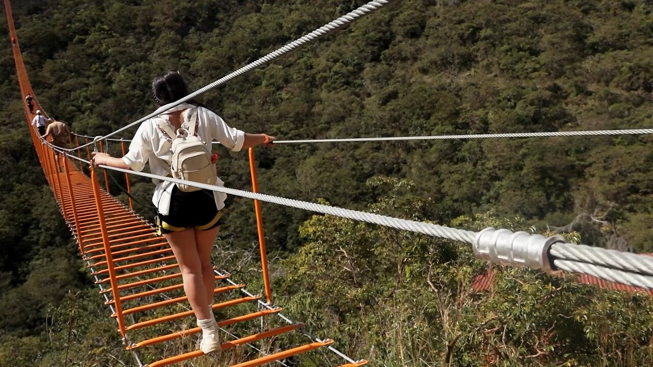 😳🔝La escalera colgante más larga de Colombia