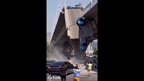 BRIDGE COLLAPSED🌉🛣️🚘🚙📸VEHICLES TRAPPED🚧🛻🚗💫
