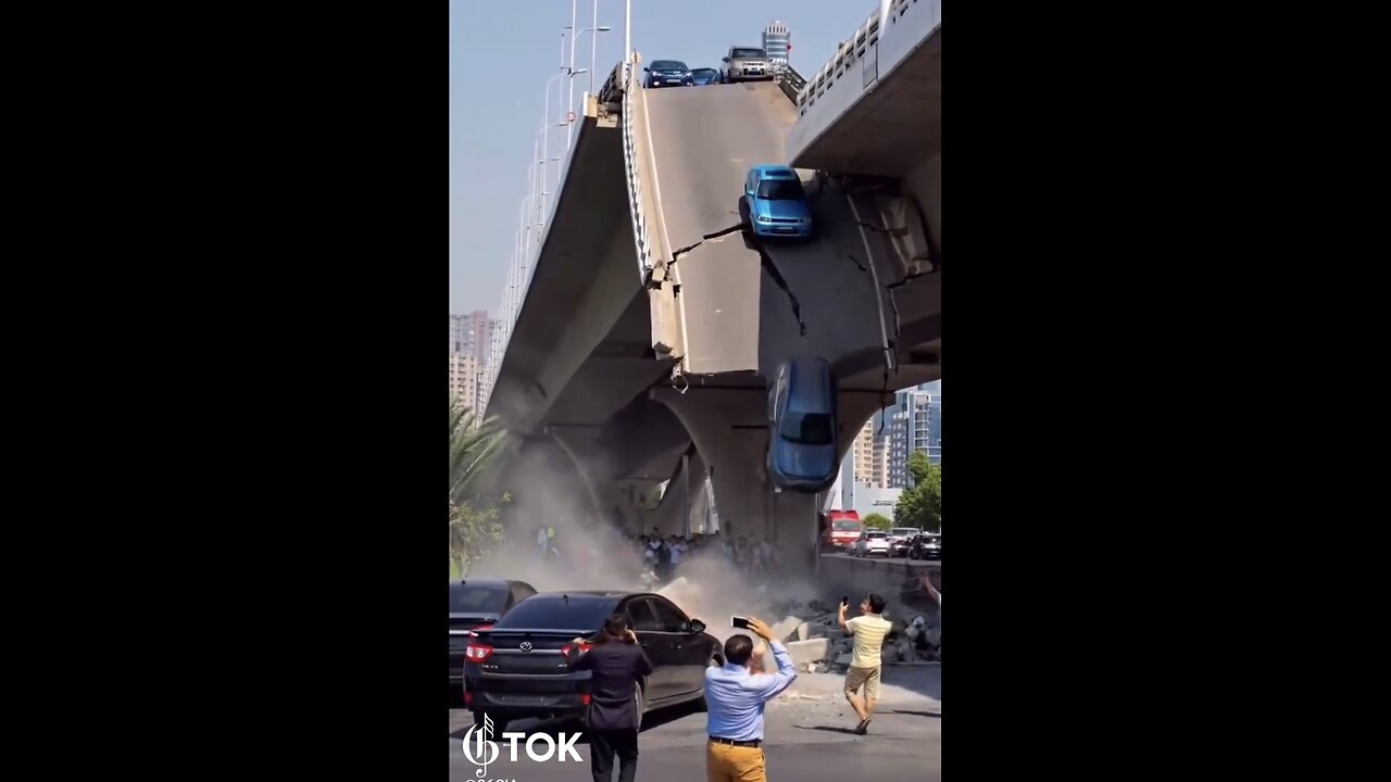 BRIDGE COLLAPSED🌉🛣️🚘🚙📸VEHICLES TRAPPED🚧🛻🚗💫