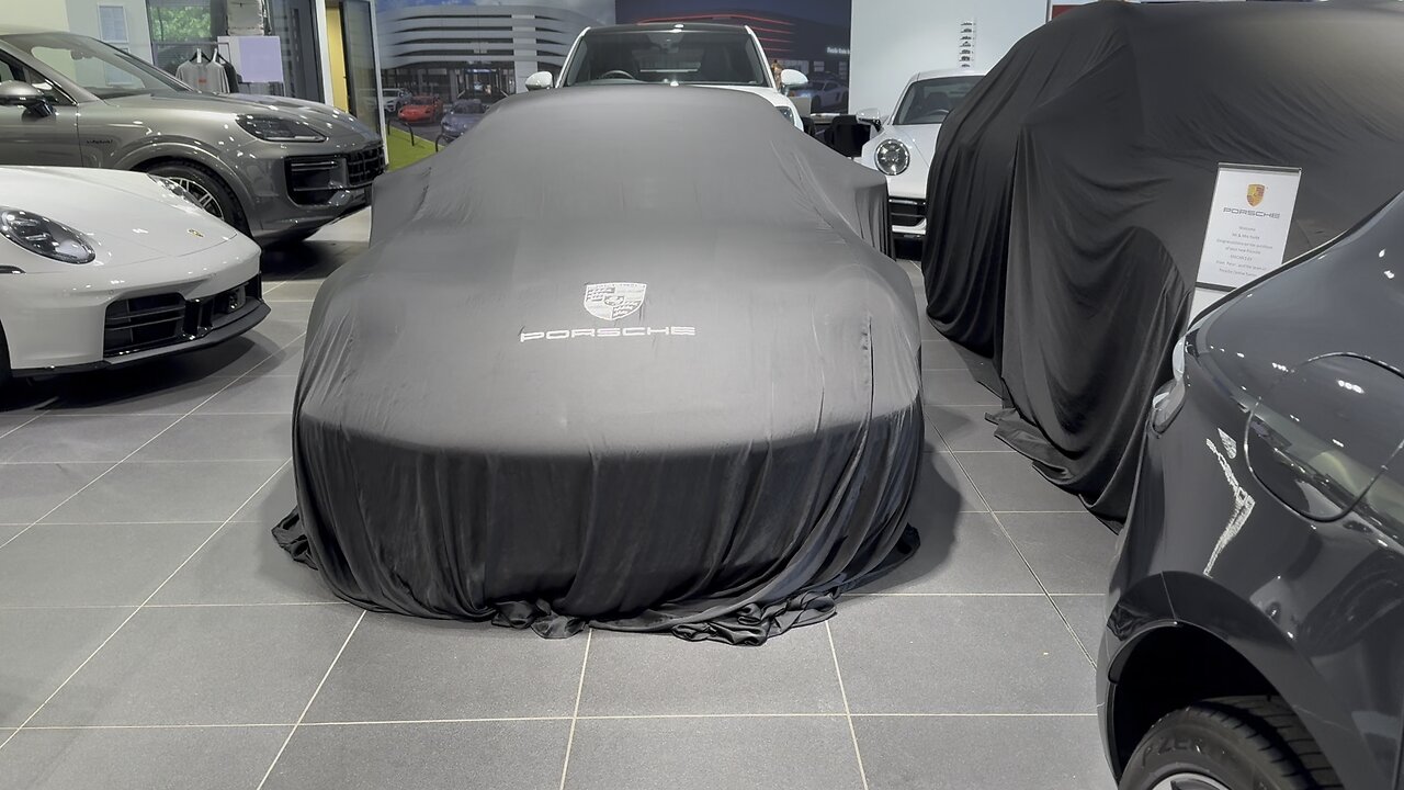 Unboxing new Porsche 911 Carrera 4 GTS