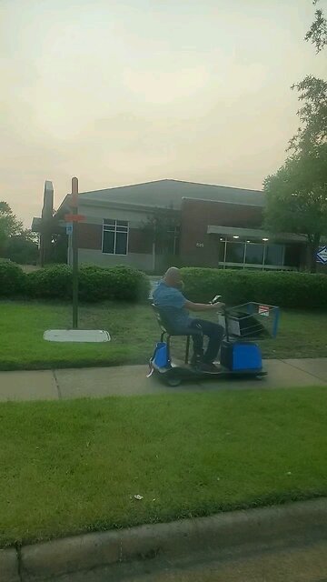 Walmart Cart stolen in Mayor Frank Scott JRs Little Rock. Dude has car keys & is vaping