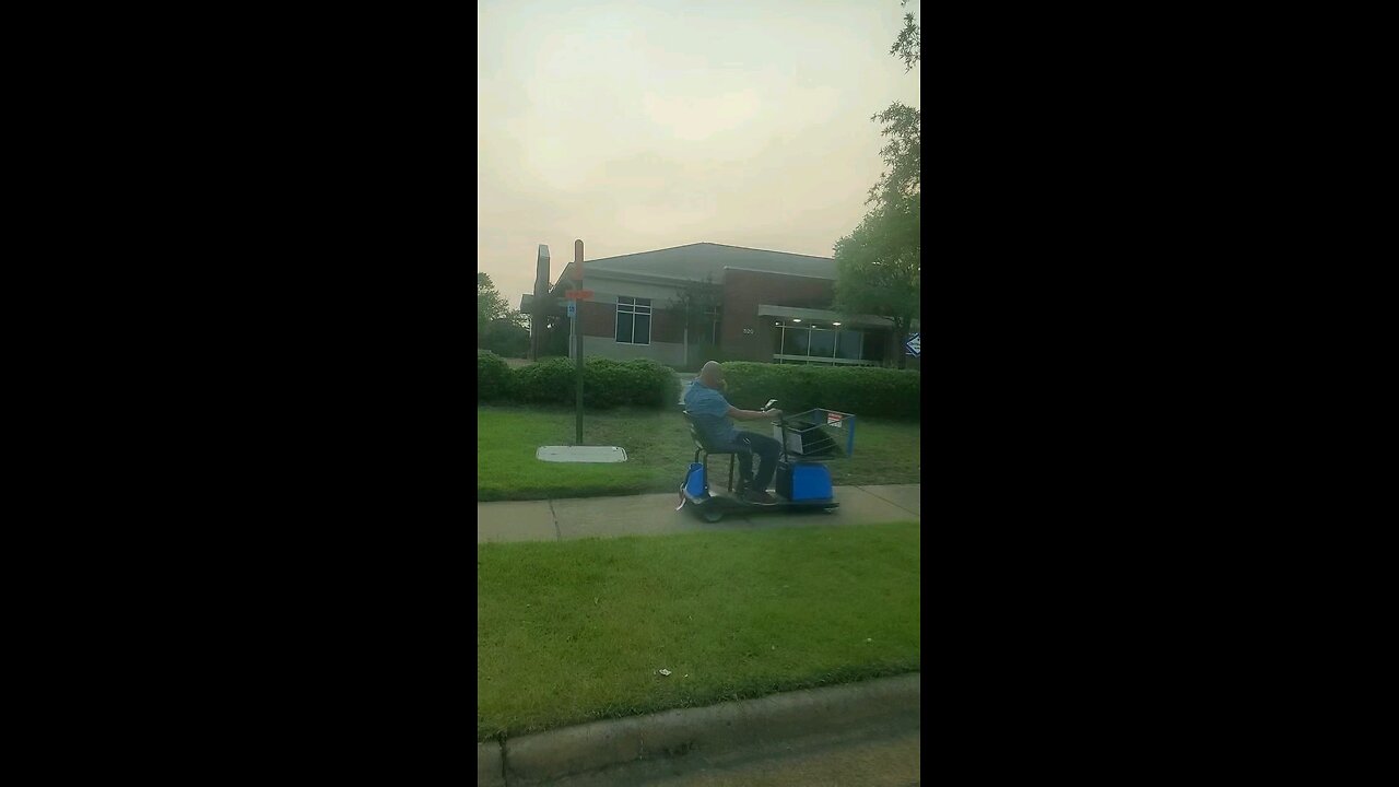 Walmart Cart stolen in Mayor Frank Scott JRs Little Rock. Dude has car keys & is vaping
