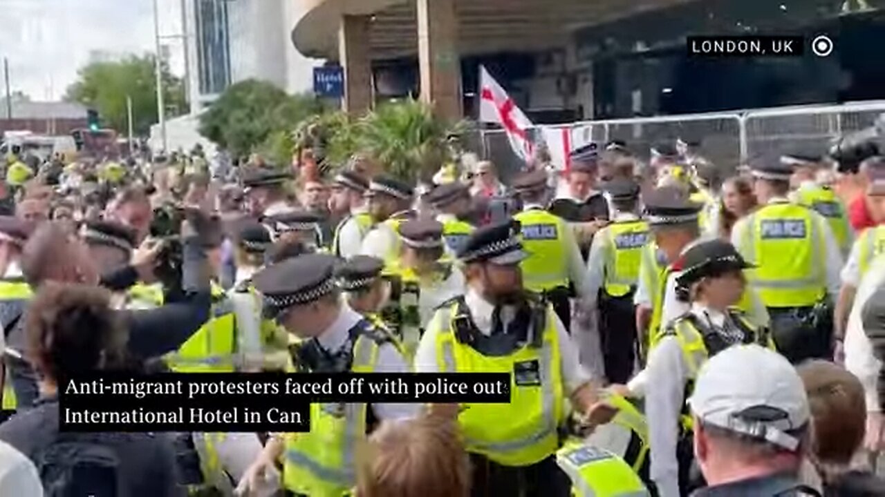 Anti-migrant Protesters Clash with Police in London