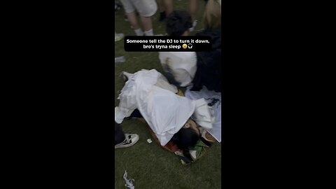 POV: You paid a minimum of €500 to take a nap at the main stage 😴😂