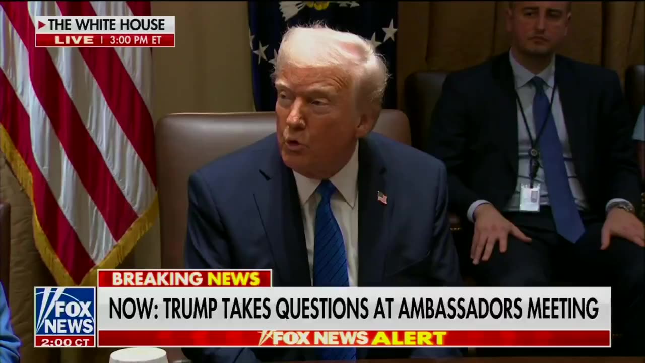 🚨POTUS: "We may be presenting you very shortly with an executive order ending sanctuary cities."