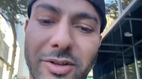 Los Angeles resident shows that in Downtown LA homeless people just stand...