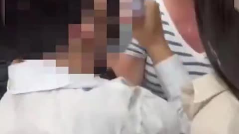 American tourist in Italy grabs 14 year old pickpocket by her ponytail