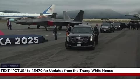 Vladimir Putin boards The Beast with President Trump